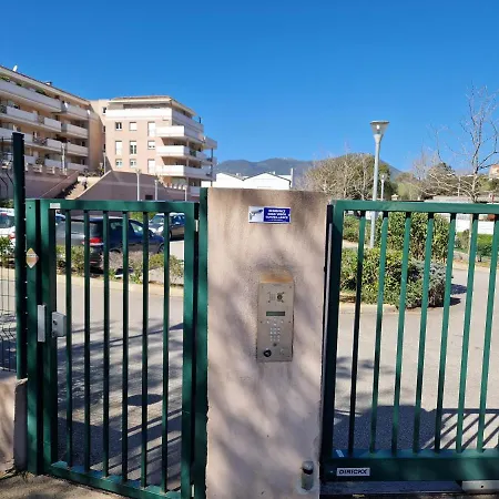 Apartment Studio Cosy Proche Toutes Commodites Avec Parking Gratuit *